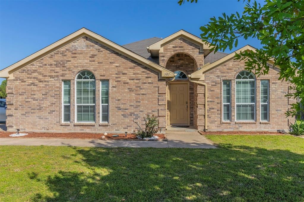 301 Wintergreen Court — photo