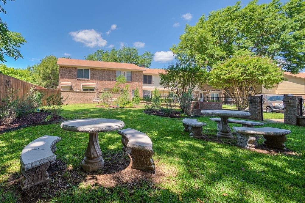 520 Pecan Acres Ct — photo
