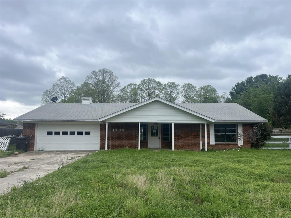 1309 Sherry Lane — photo