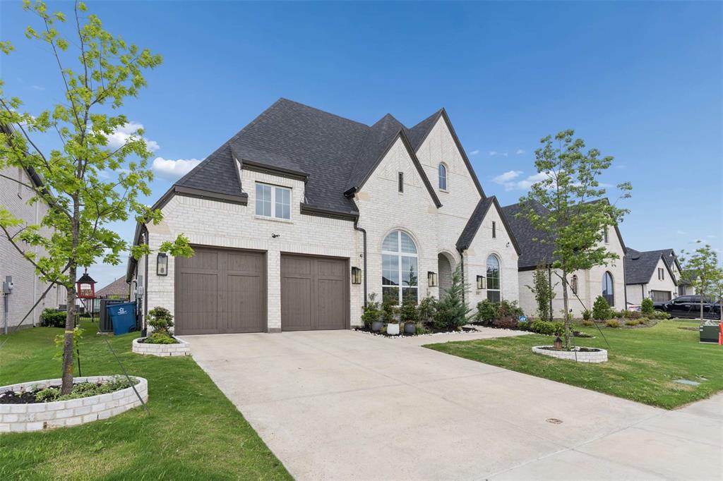 1939 Apple Tree Drive — photo