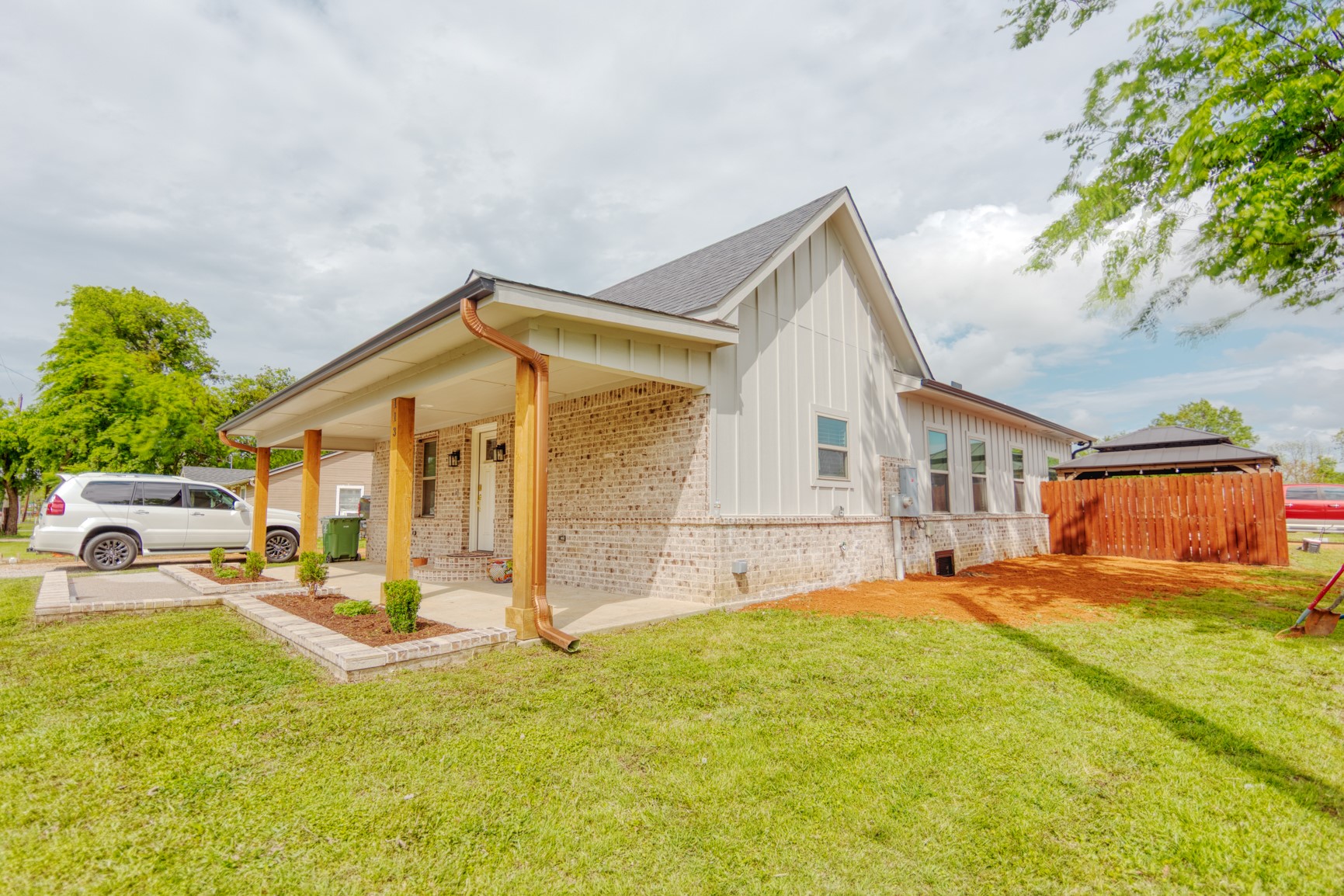 113 Smith, Tioga, TX 76271 — photo 2