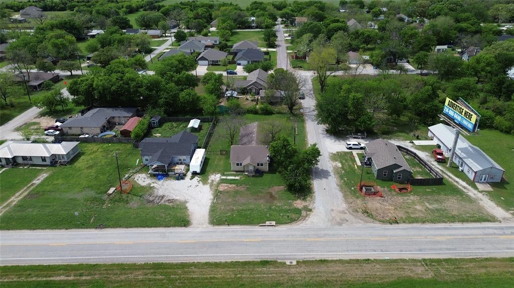 401 Frontage Rd — photo