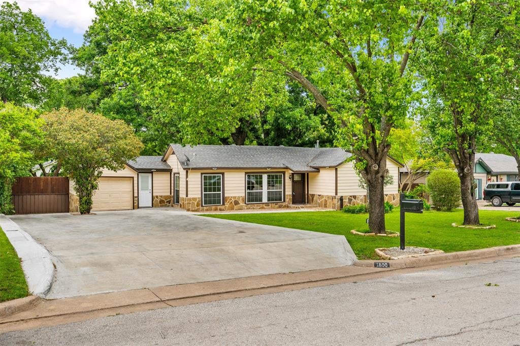 1800 Brook Hollow Drive — photo