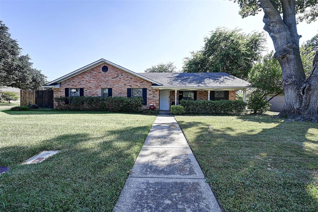3262 Camelot Drive — photo