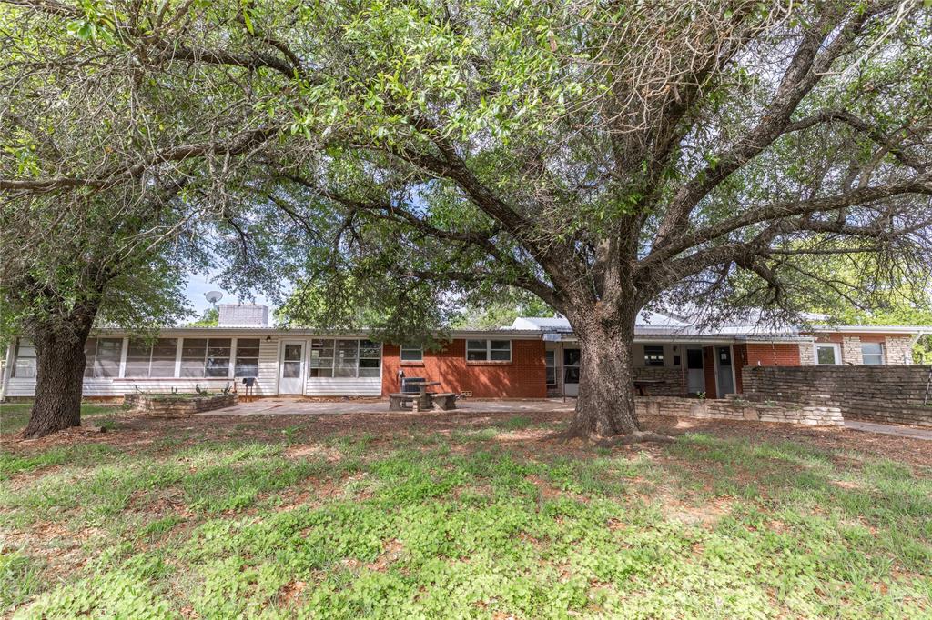 1025 S US Highway 281 — photo