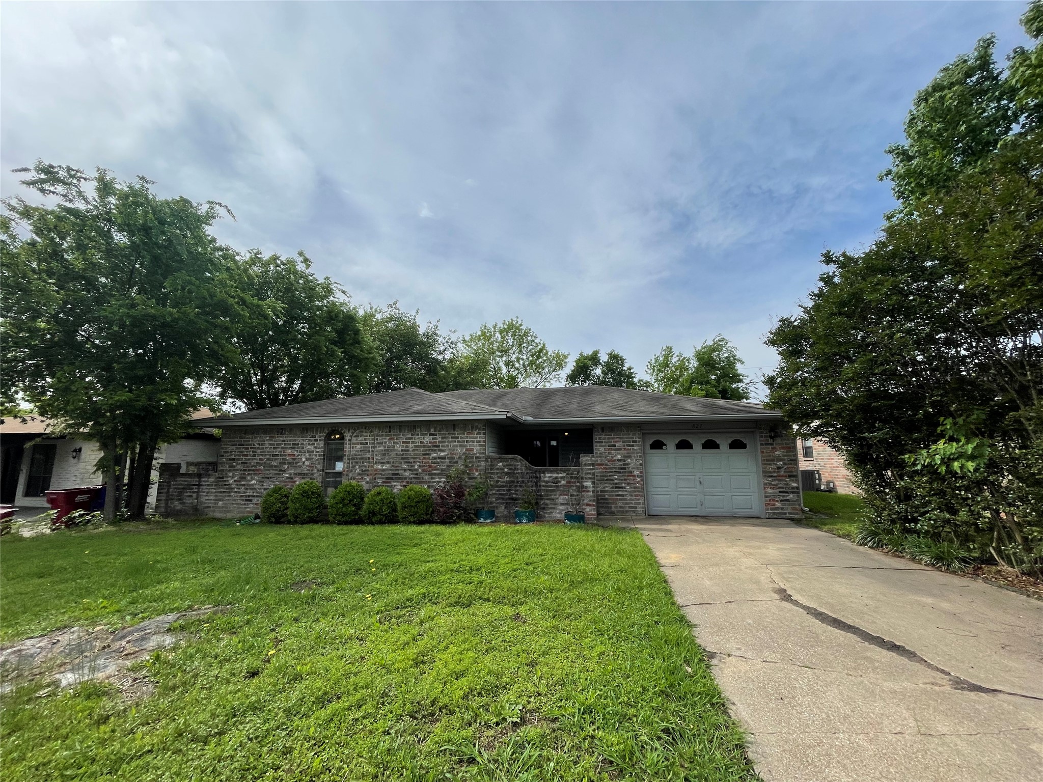 821 Loganwood Drive — photo
