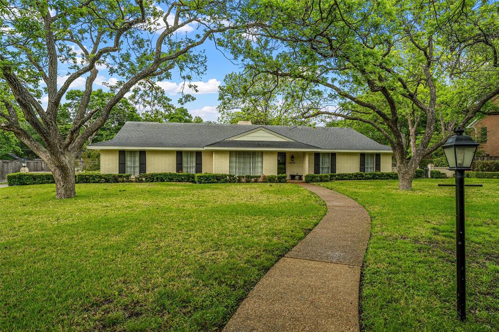 4809 Pecan Terrace — photo
