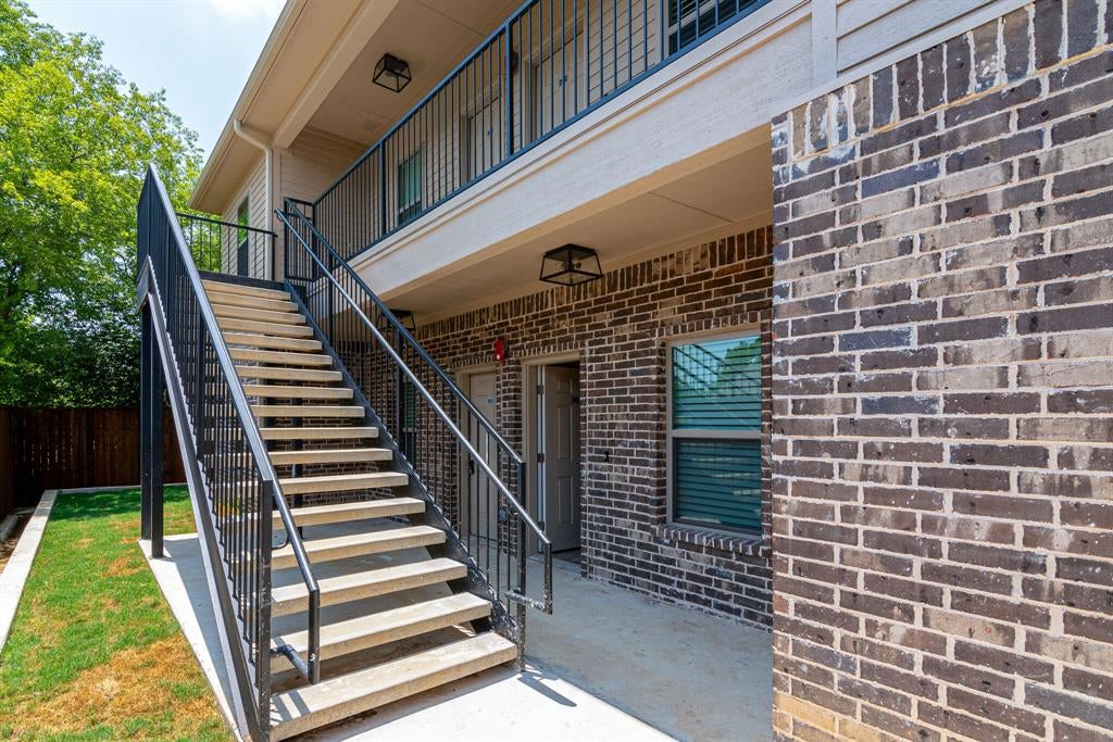 115 W Jones 102 — photo