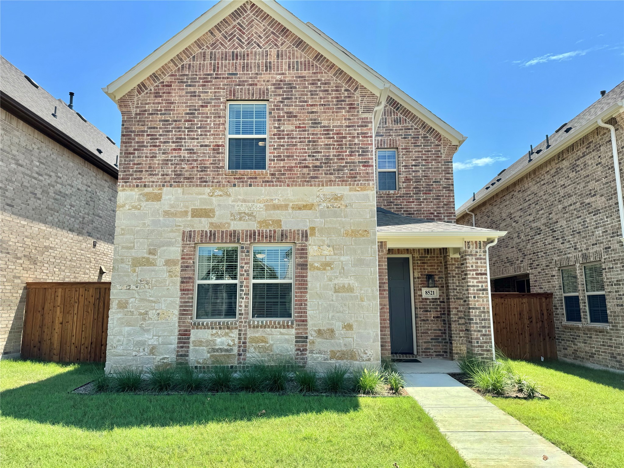 8725 Scottys Lake Lane — photo