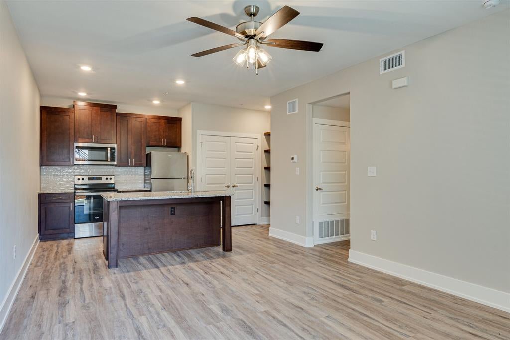 115 W Jones 201 — photo