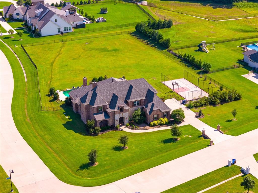 835 Bentwater Drive — photo