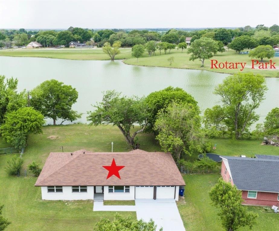 536 Lakeshore Drive — photo