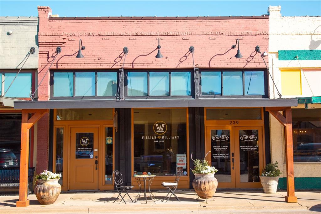 239 W Pecan Street — photo