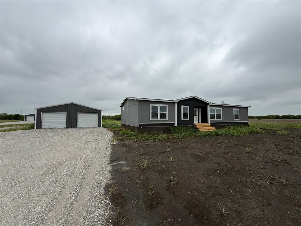 5945 County Road 1017 — photo