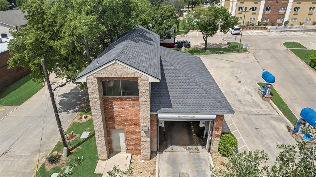1704 Teasley Lane — photo