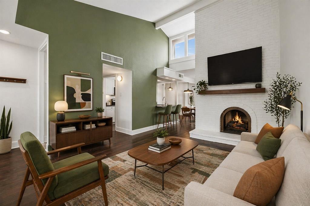 5916 Sandhurst Lane 233 — photo