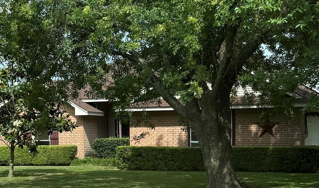 202 Castleridge Drive — photo