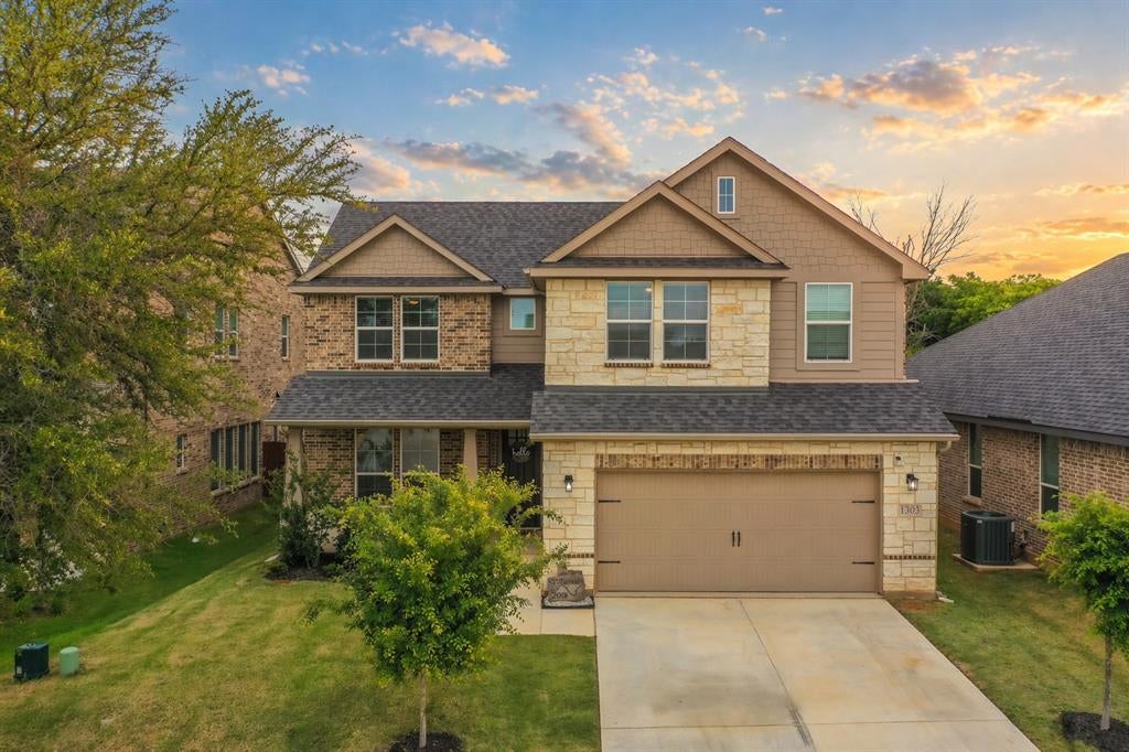 1303 Hickory Court — photo