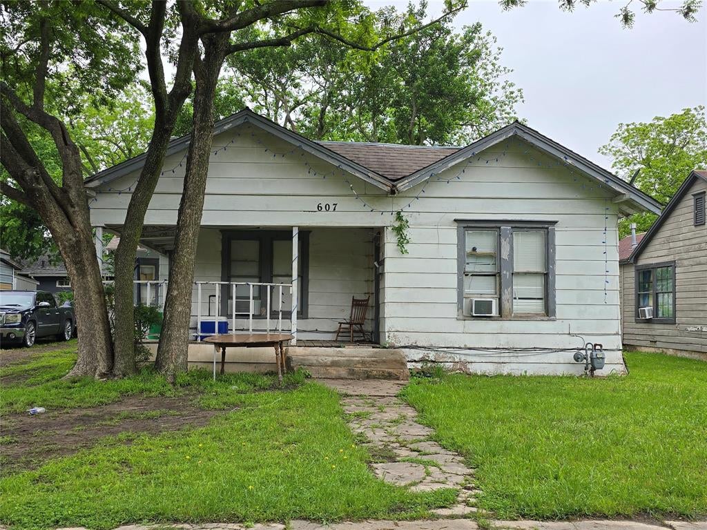 607 Moran Street — photo