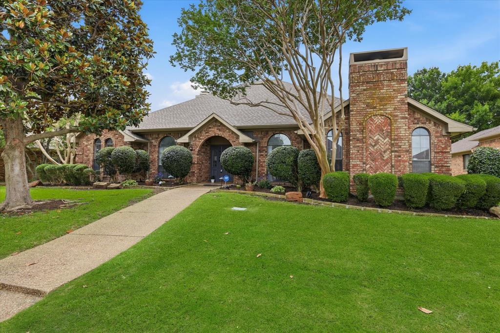1516 Glastonbury Drive — photo