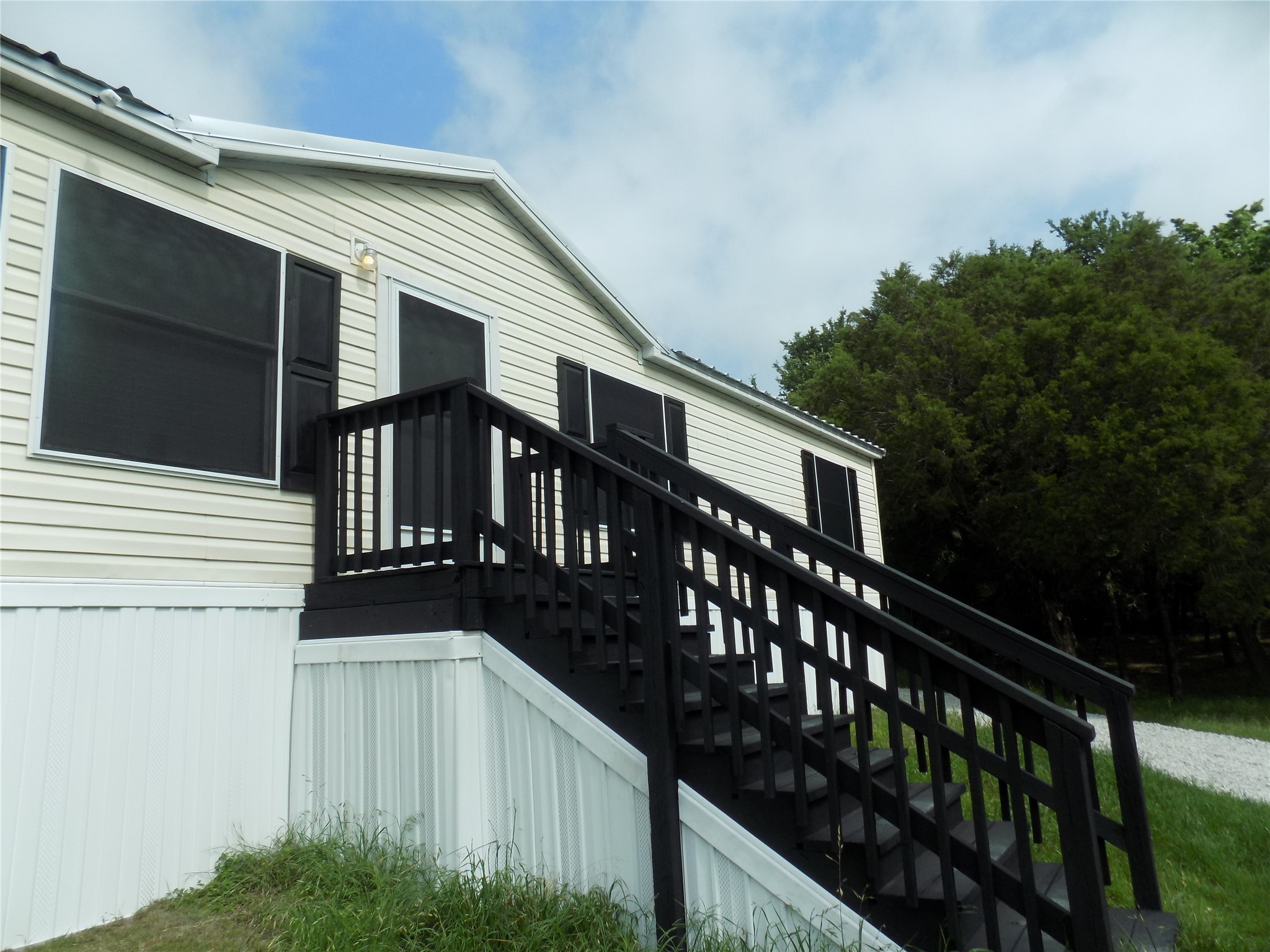 203 S Ridgeview Court, Azle, TX 76020 — photo 2