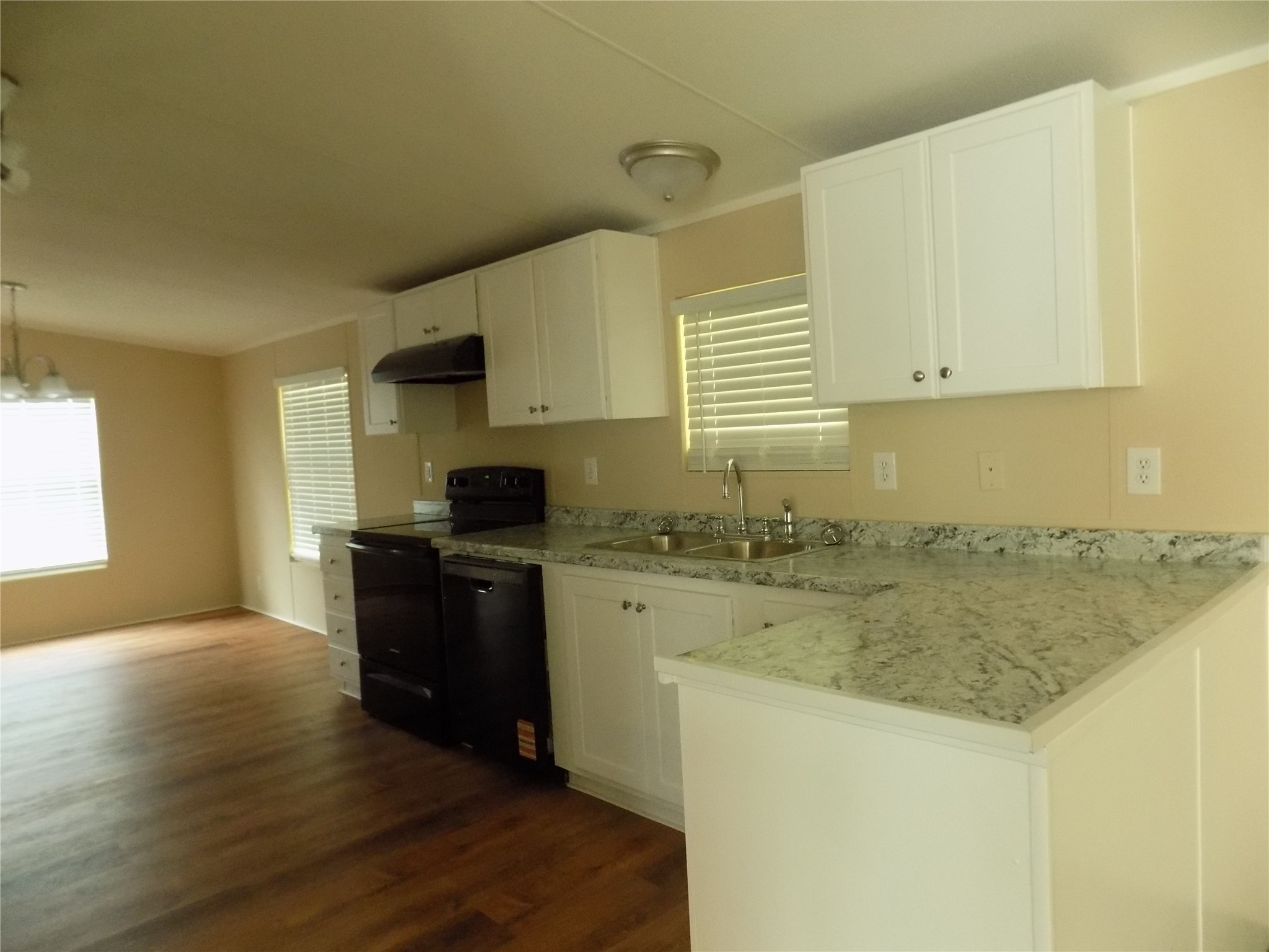 203 S Ridgeview Court, Azle, TX 76020 — photo 3