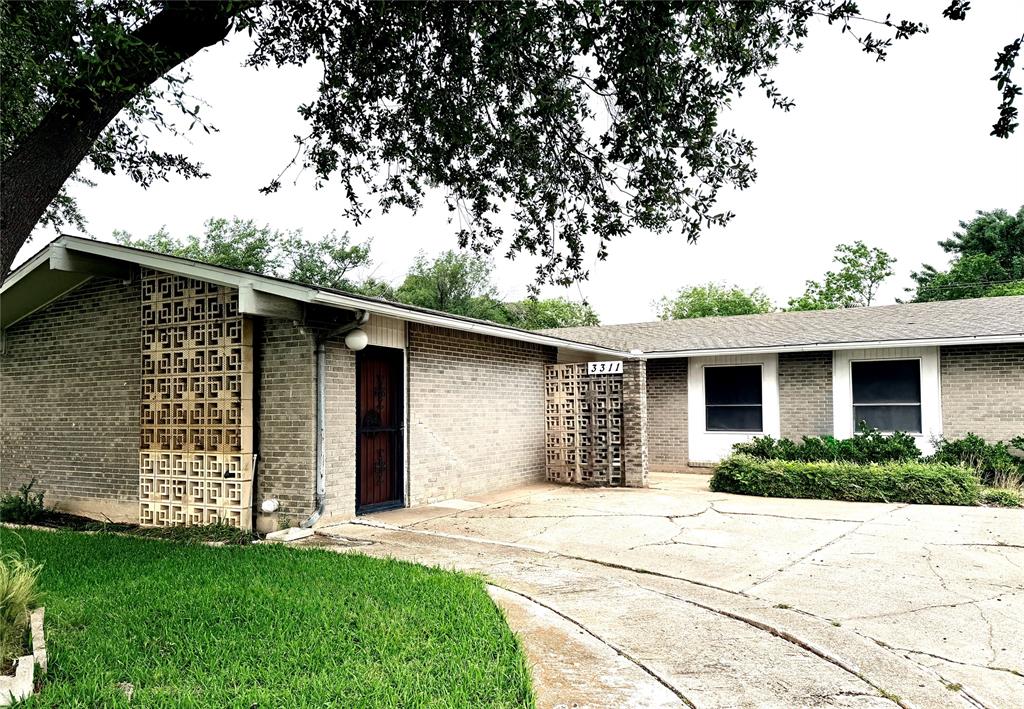 3311 Forest Lane — photo