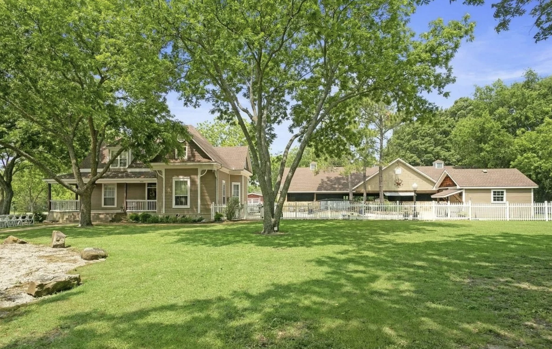 7450 FM 982 — photo