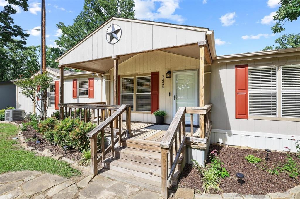 7406 Lakeview Drive — photo