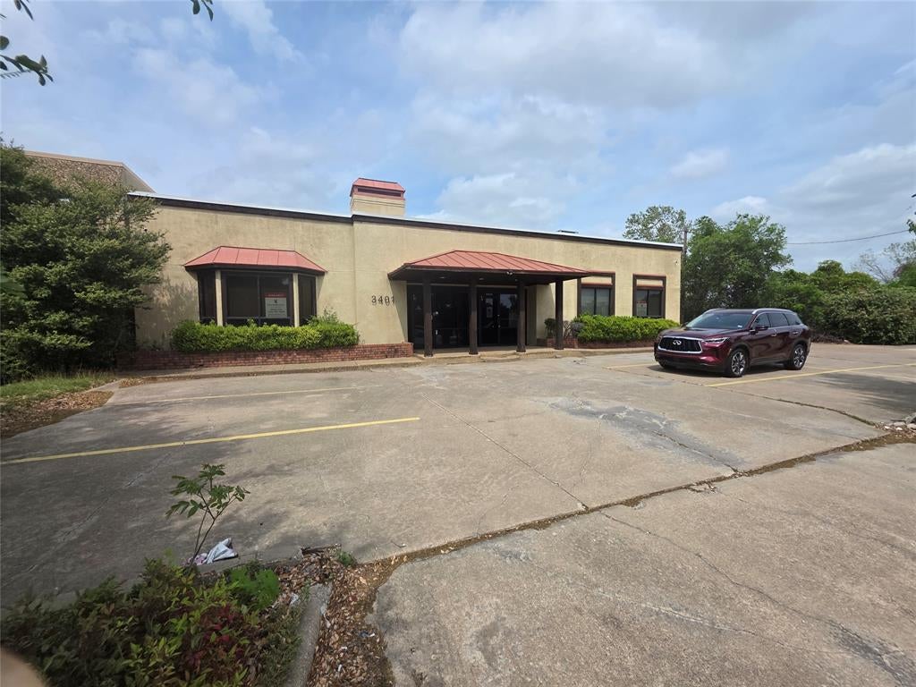 3401 Express Drive B — photo
