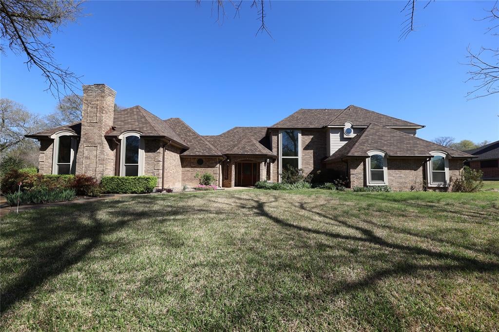 907 Red Oak Creek Drive — photo