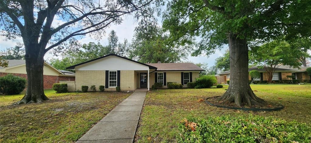 2821 Windy Drive — photo