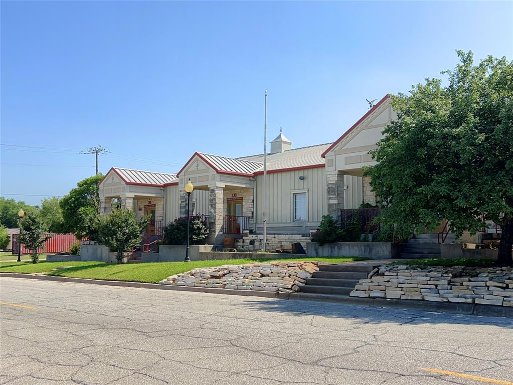 1106 Travis — photo