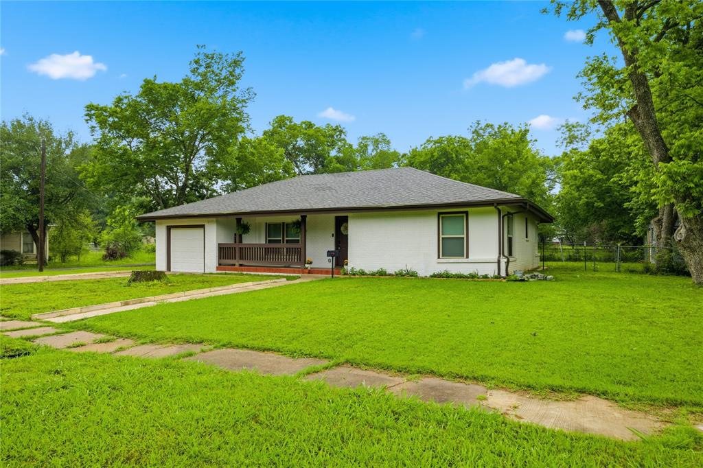 448 W Waco Avenue — photo