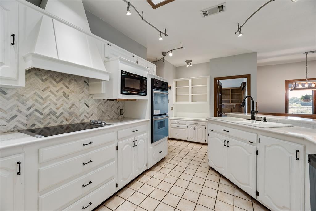 1040 County Road 3505 — photo