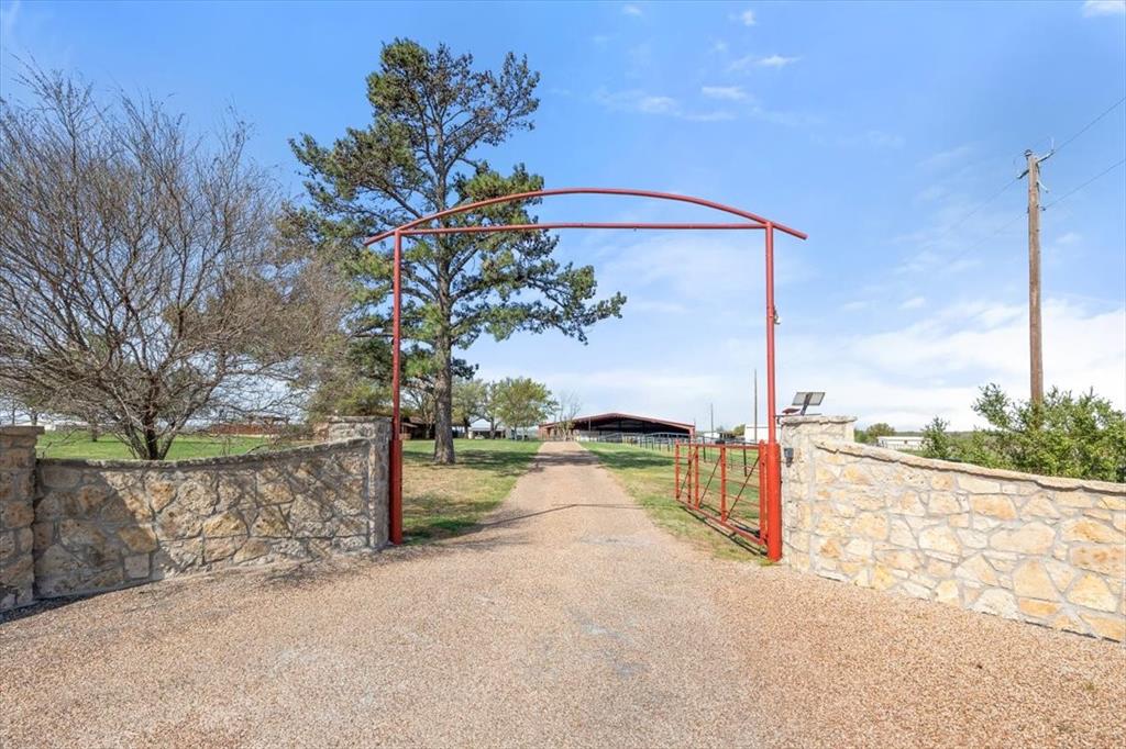 911 Mcvoid Road, Springtown, TX 76082 — photo 2
