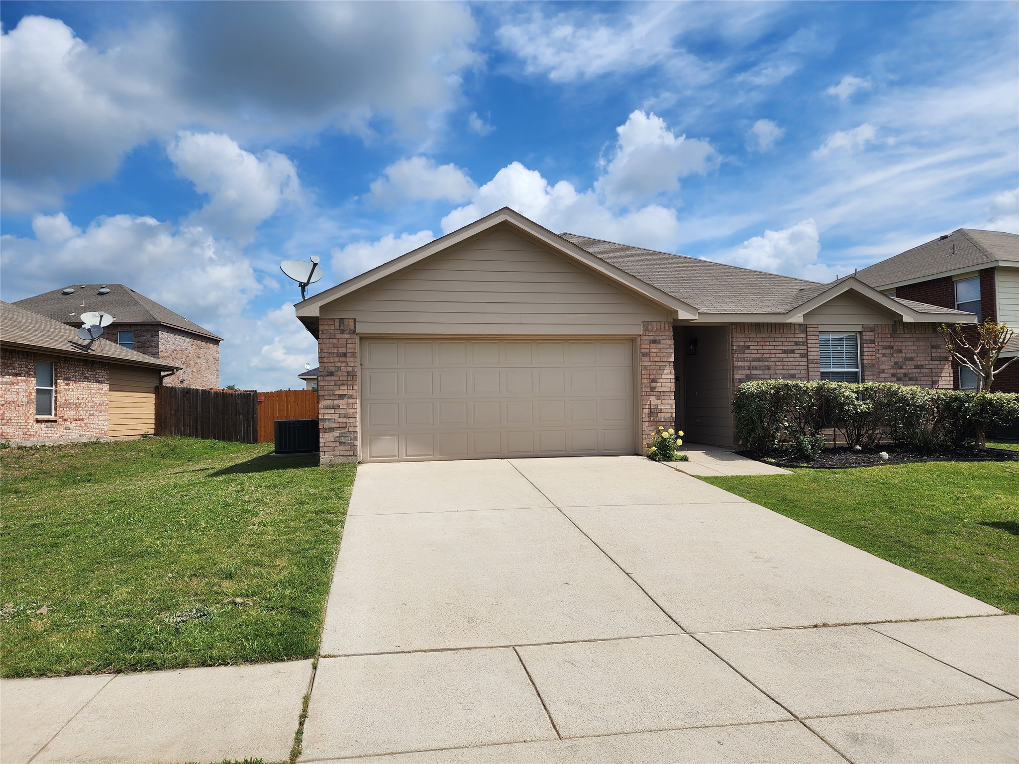12808 Kingsgate Drive, Rhome, TX 76078 — photo 2