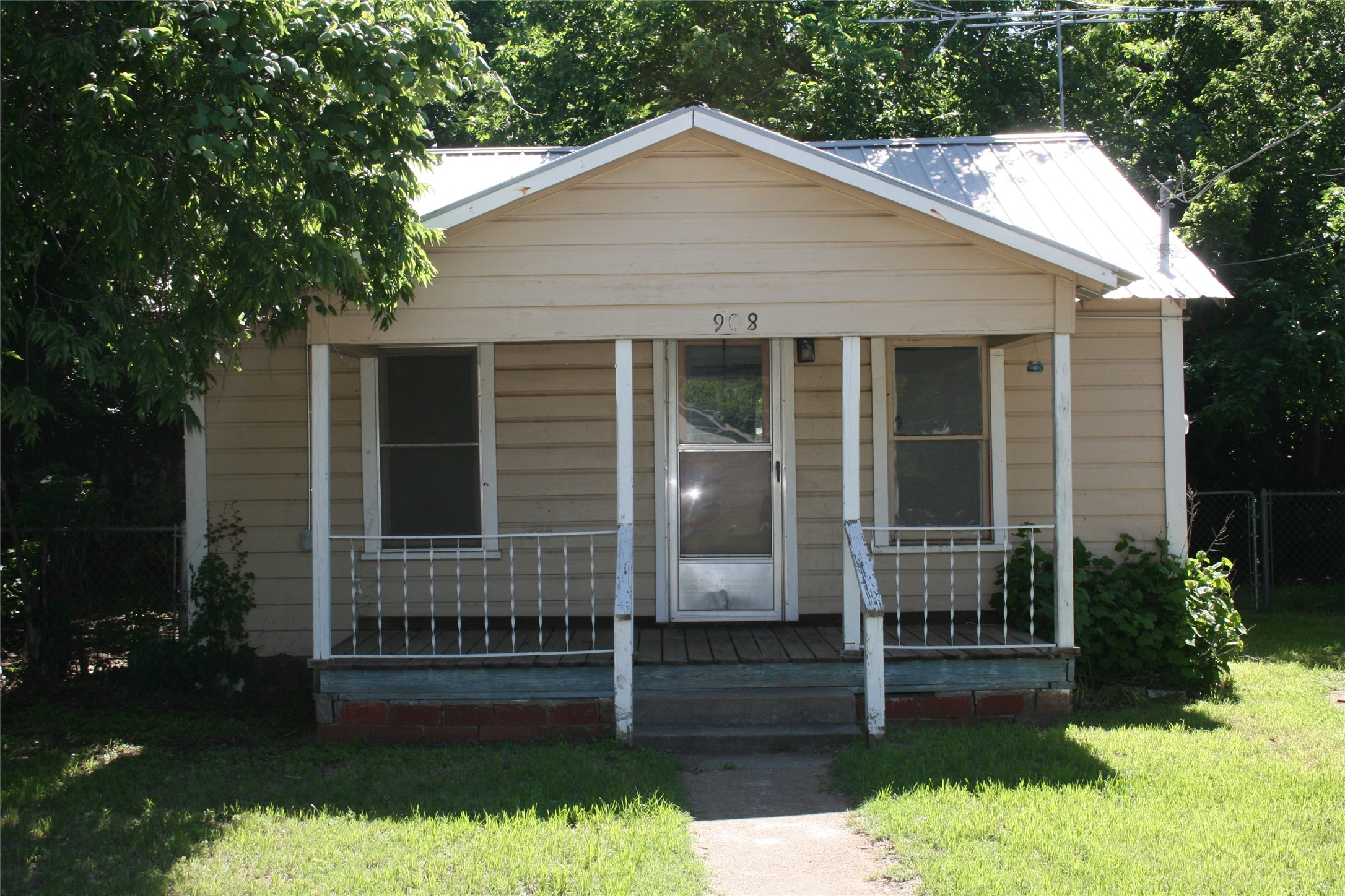 908 Franklin Street — photo