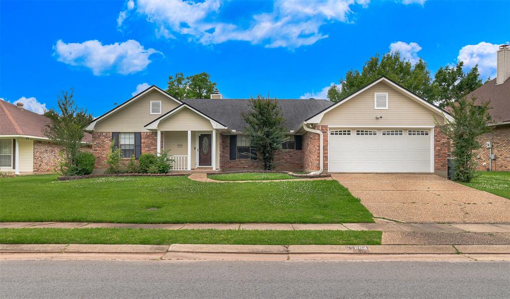 464 Mayfair Court — photo