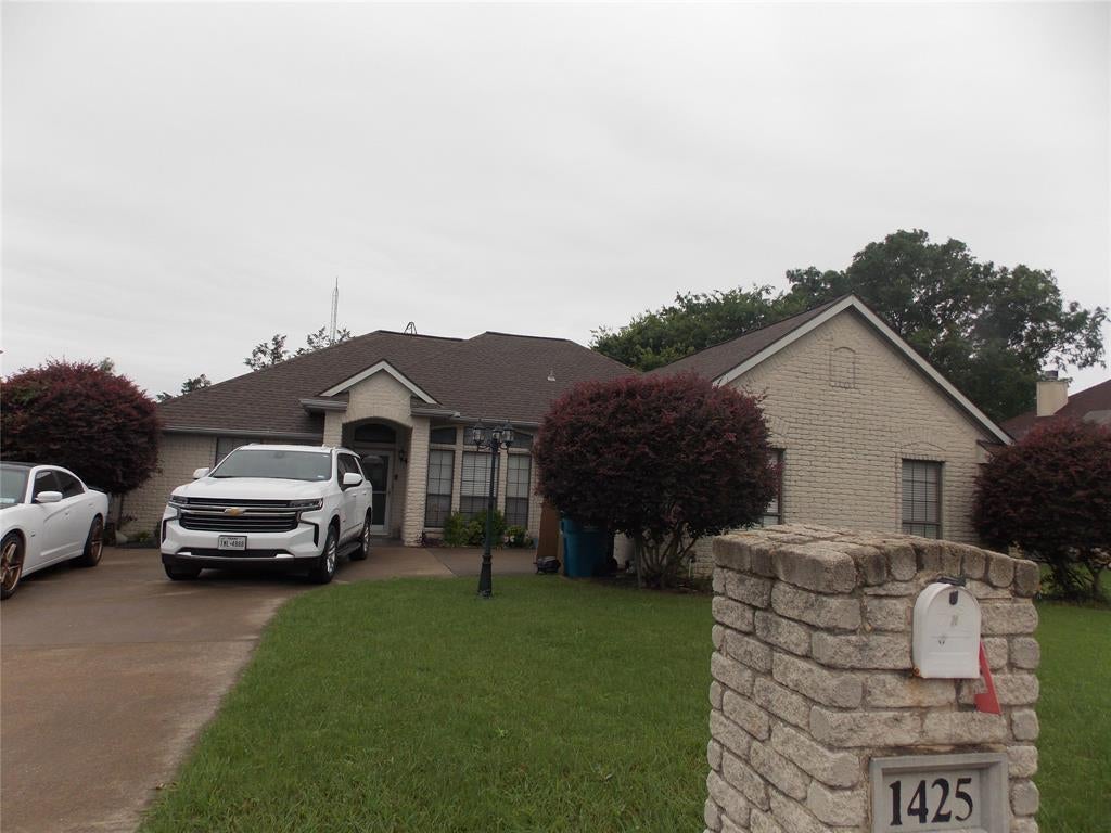 1425 Nottingham Drive — photo