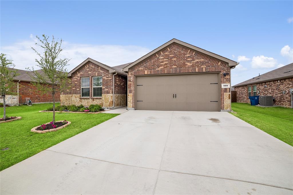 509 Iris Banks Lane — photo