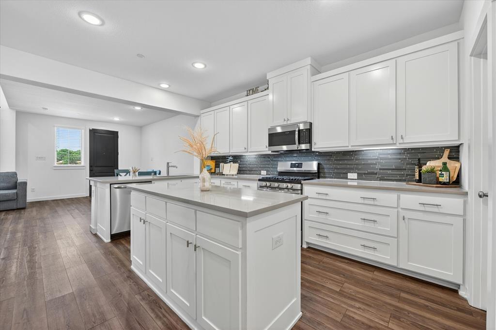 685 Watersedge Court — photo
