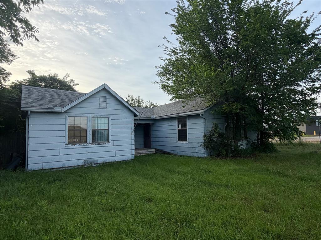 408 Crestview Drive — photo