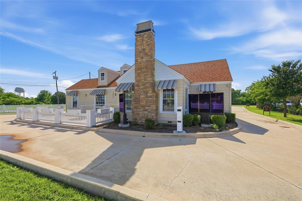 3501 Denton Highway — photo
