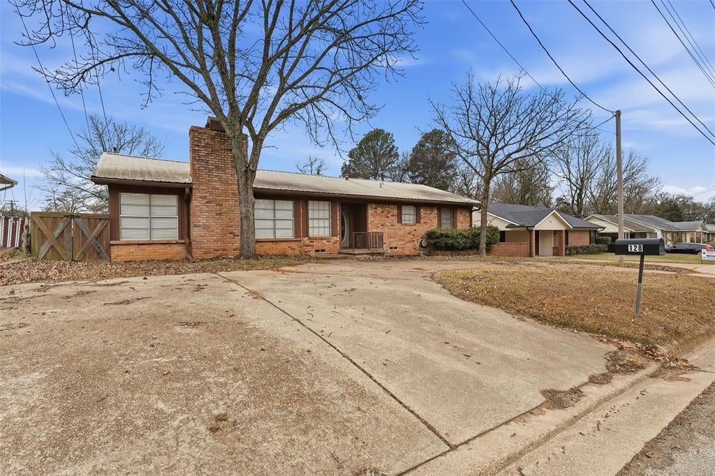 128 Laura Drive — photo