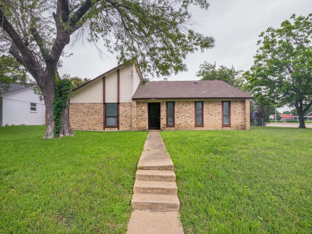 2111 Meredith Lane — photo