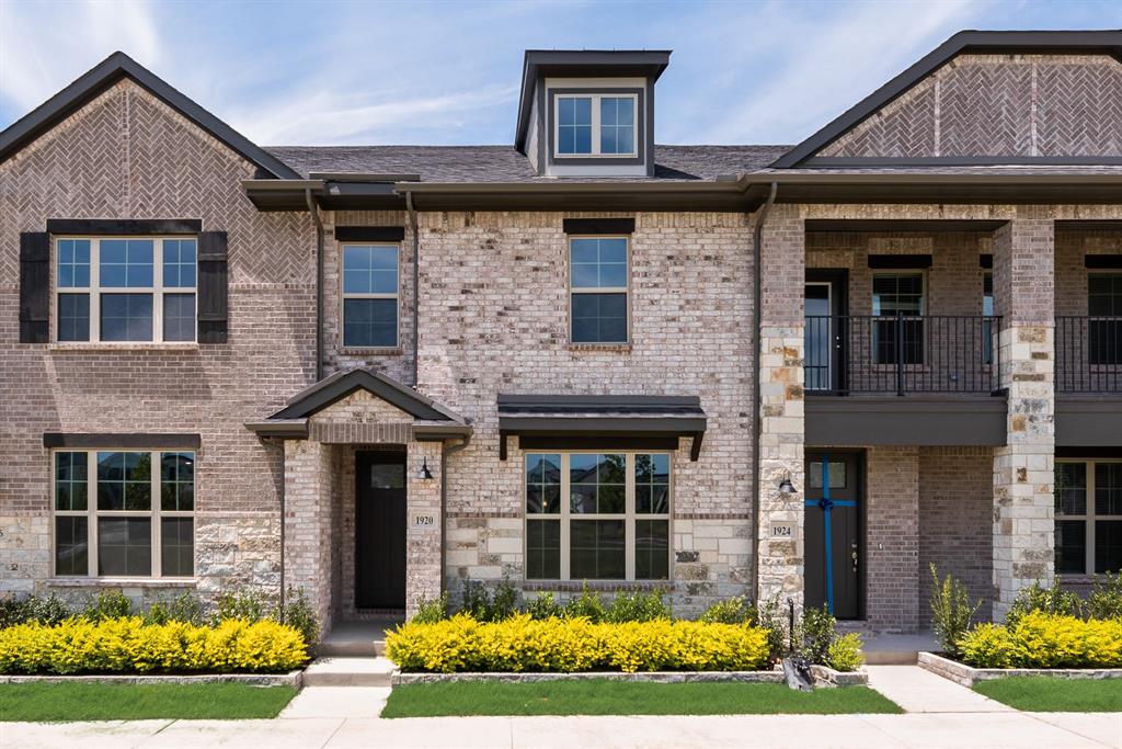 1920 Watermark Mews — photo