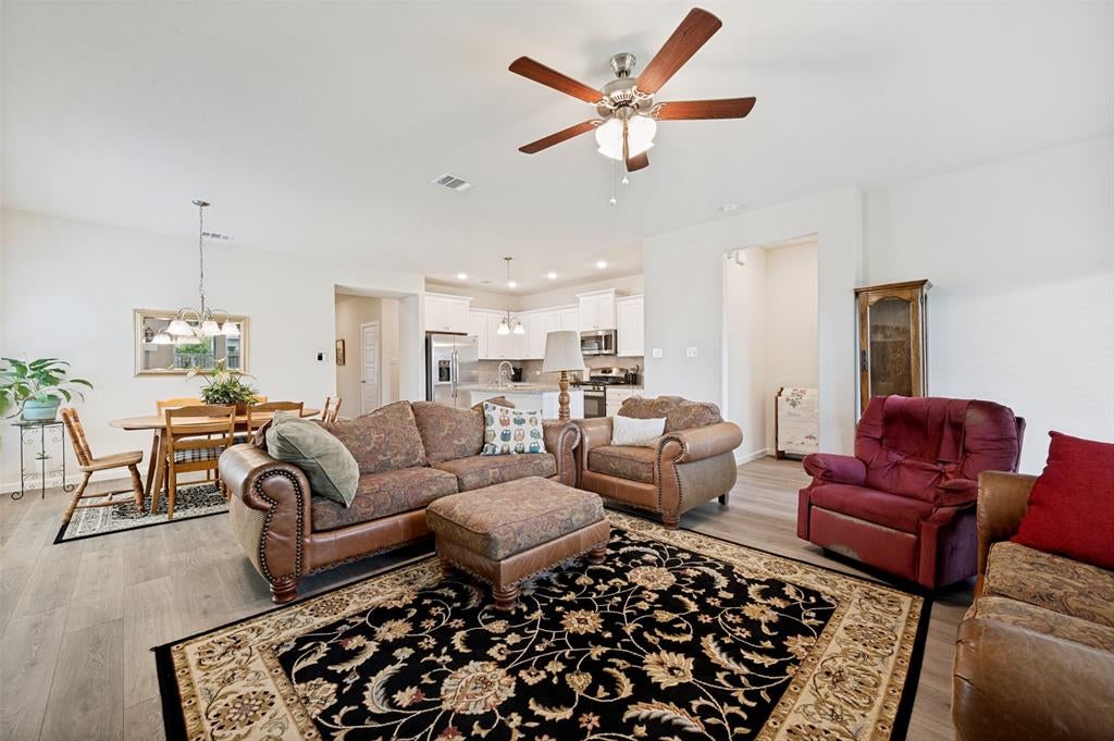 413 Wiggins Way — photo