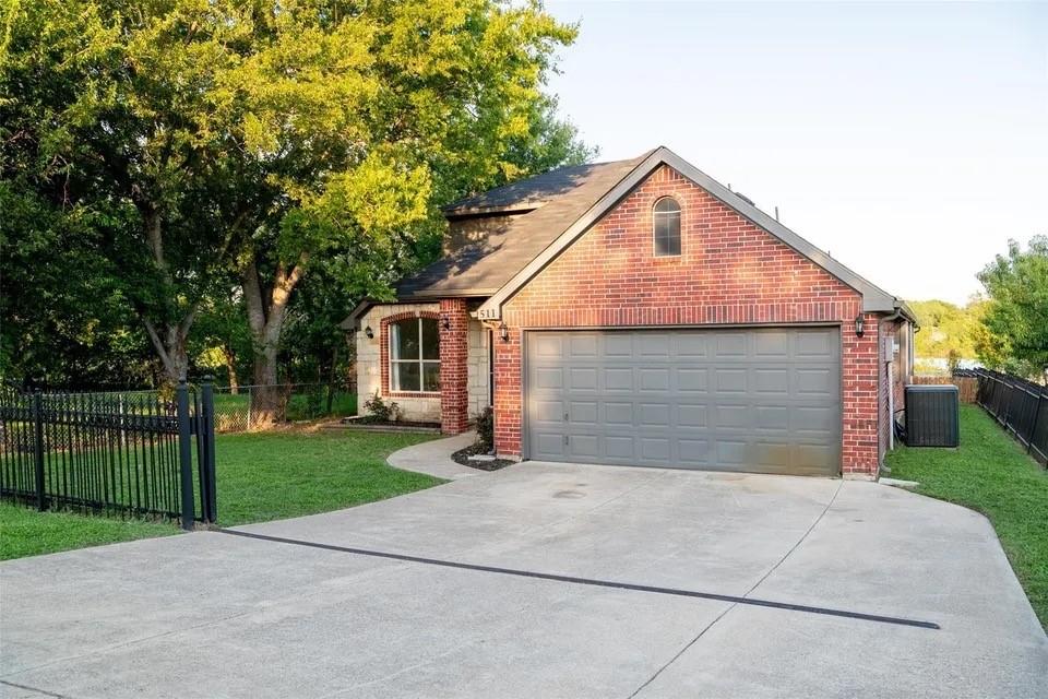 511 Lakeside Drive — photo