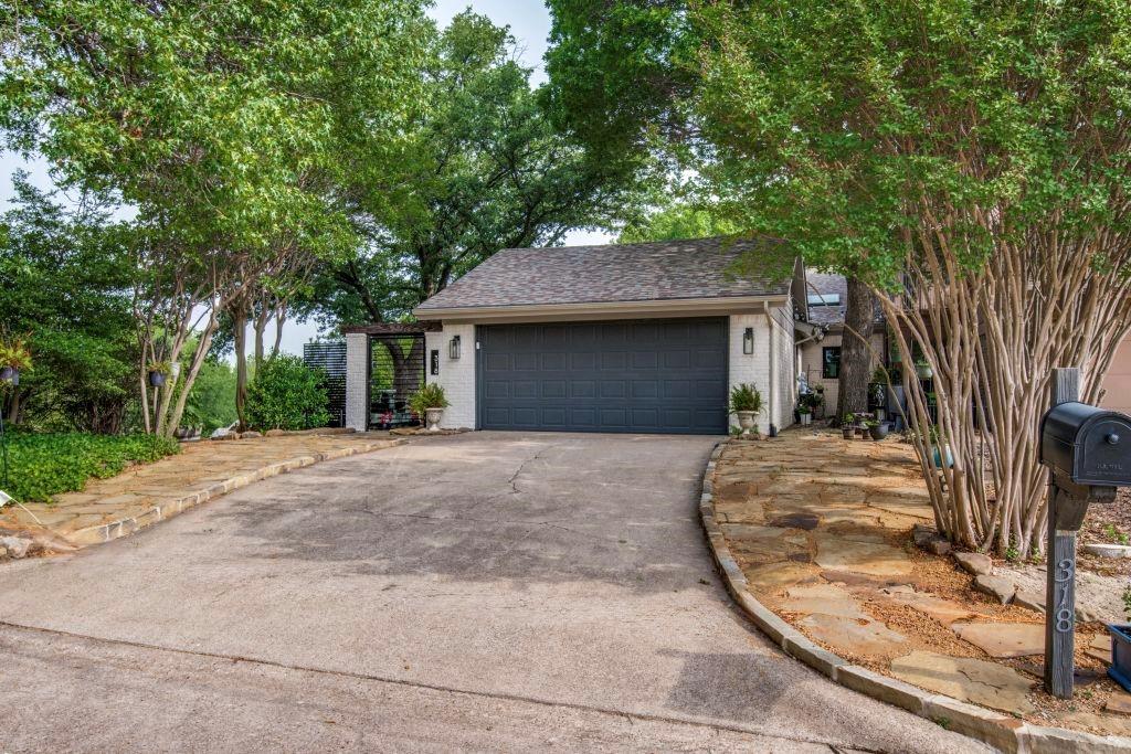 318 Columbia Drive — photo